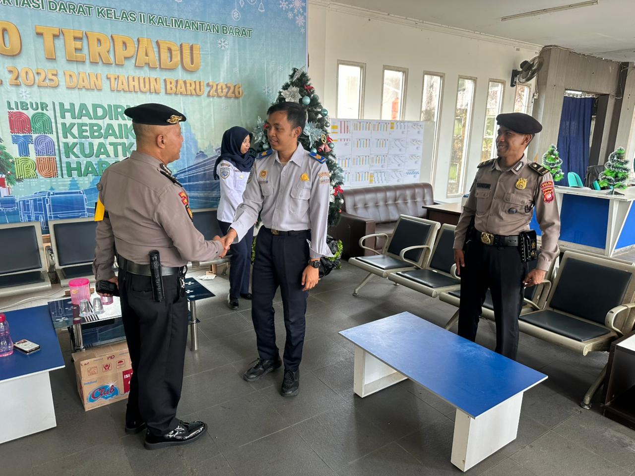 Antisipasi Lonjakan Penumpang Nataru, Satgas Ops Lilin Kapuas Intensifkan Pengamanan di Pusat Transportasi Kalbar