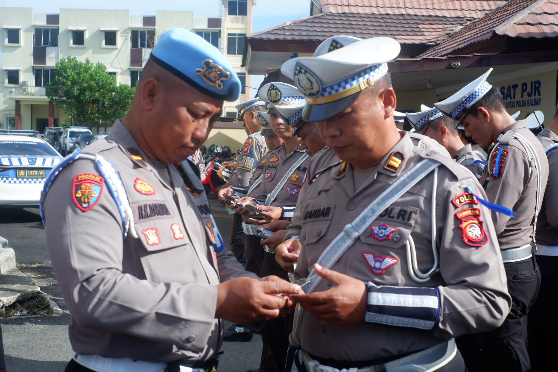 Operasi Patuh Kapuas 2025, Polda Kalbar Mulai dari Internal: Personel Diperiksa di Apel Pagi