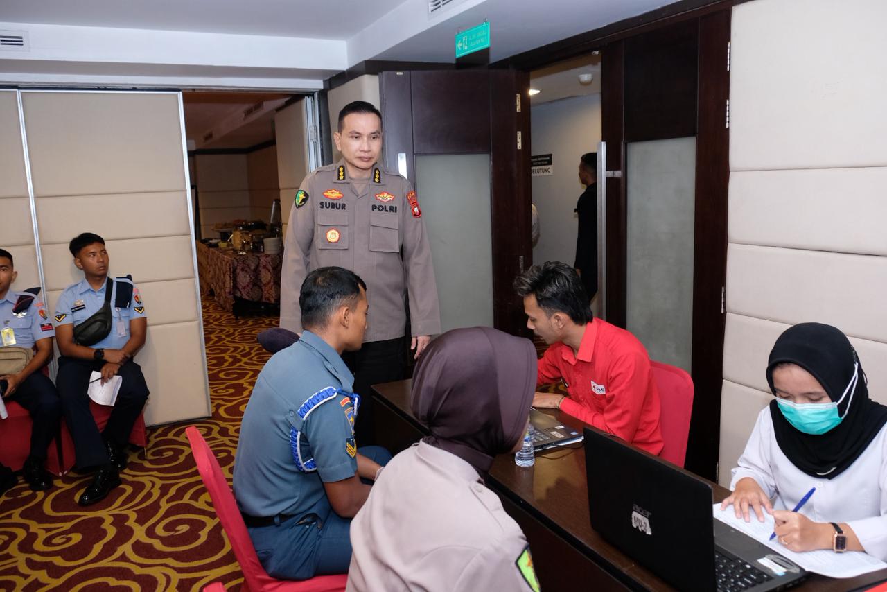 Sinergi Kemanusiaan: Polda Kalbar Hadiri Donor Darah HUT Mercure dan Ibis Pontianak